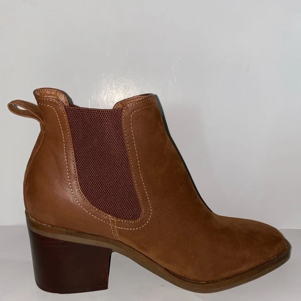 NEW Mia Smyth Cognac Faux Leather Heeled Ankle Bootie Pull On‎ Women 9M Outdoor